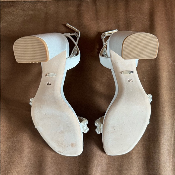 5.5 Badgley Mischka Feisty Pearl Block Heels - Picture 3 of 6